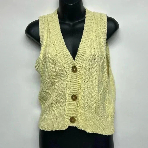 Forever 21 Cable Knit Sweater Vest Yellow, Medium 100% cotton V-neck - Picture 2 of 7